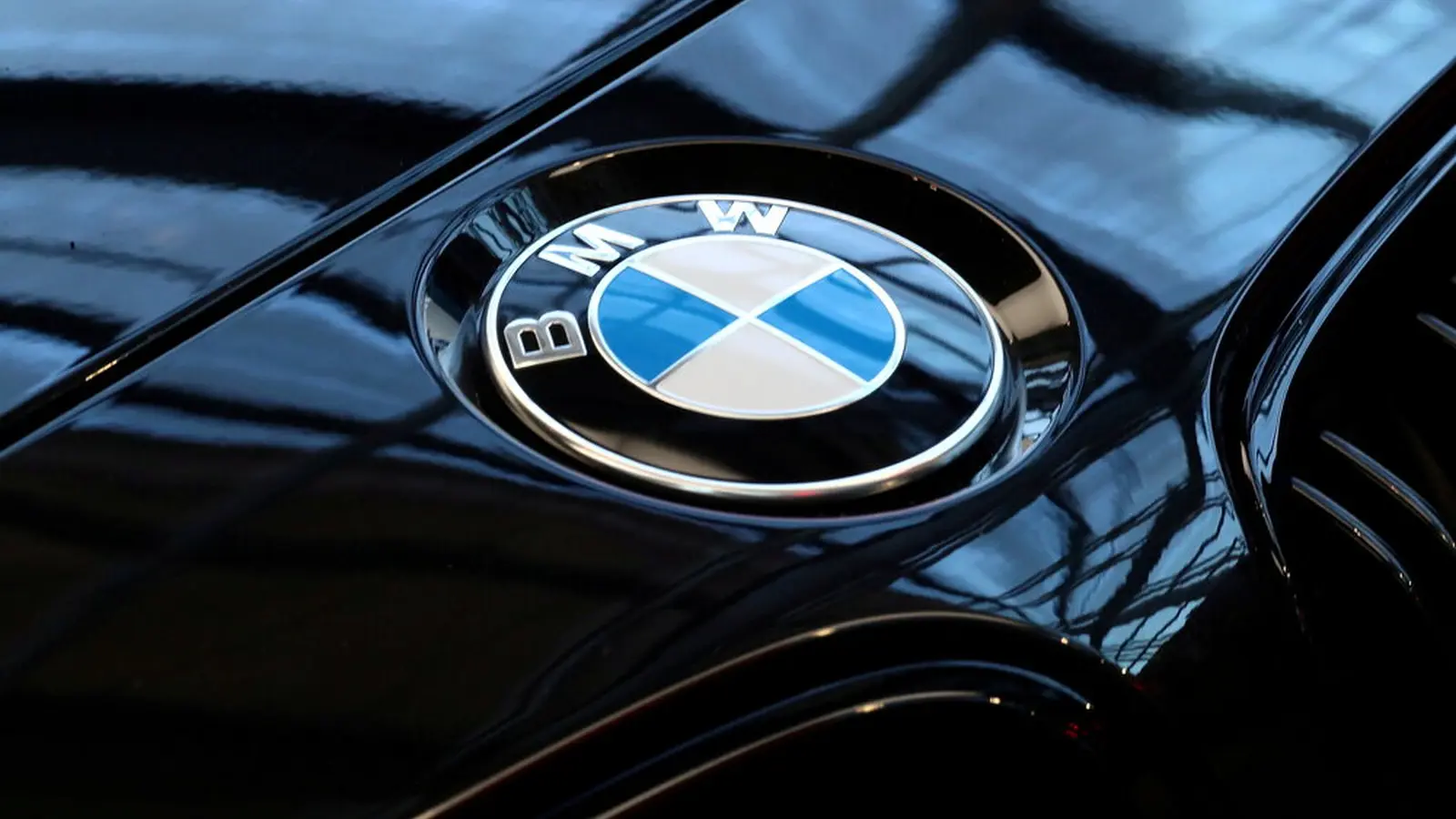 BMW Begins Trials of 100 kW Multiphase Wireless Charge