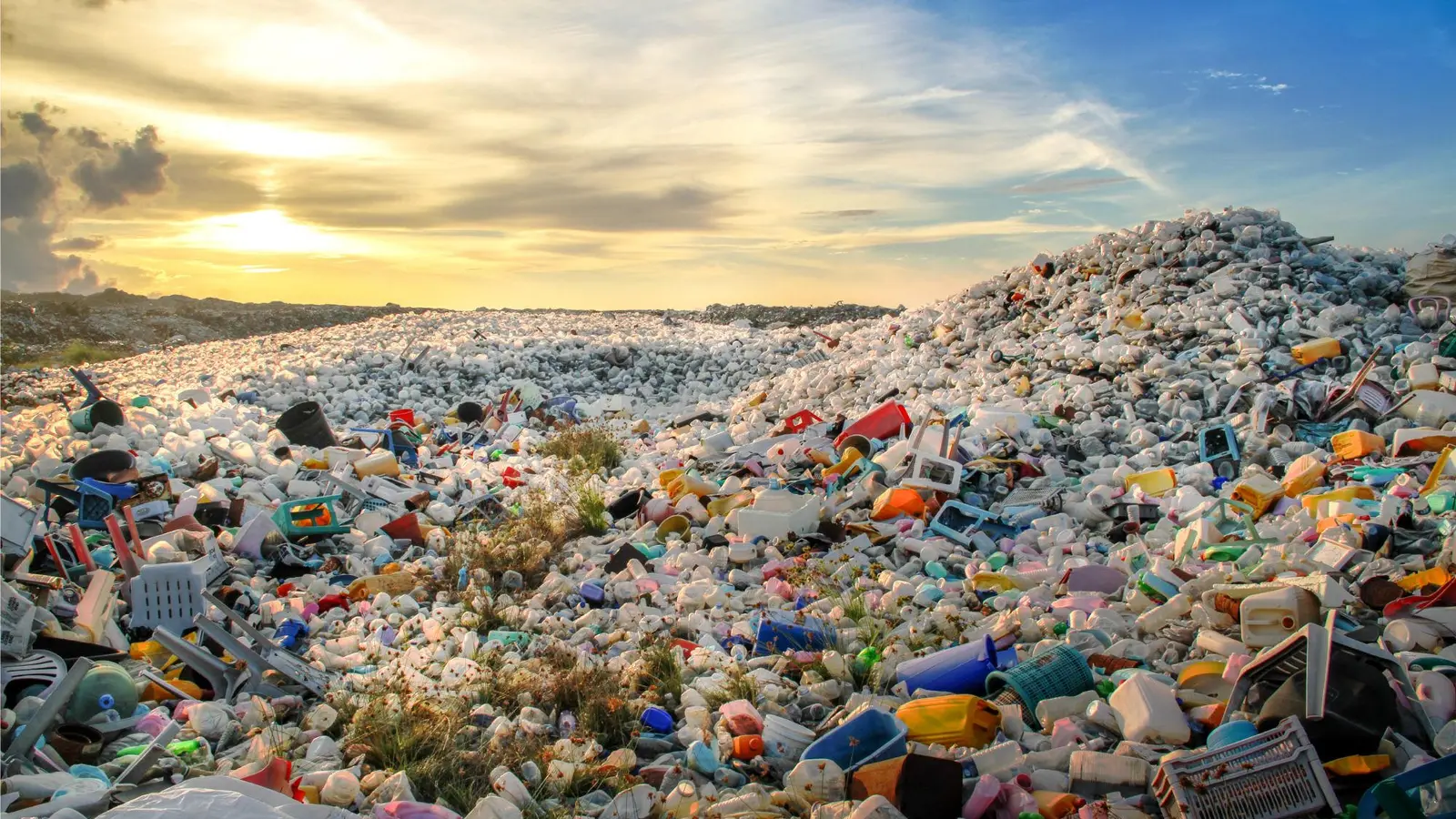 How Heated Molten Salts Turn Polyethylene Waste into Fuel