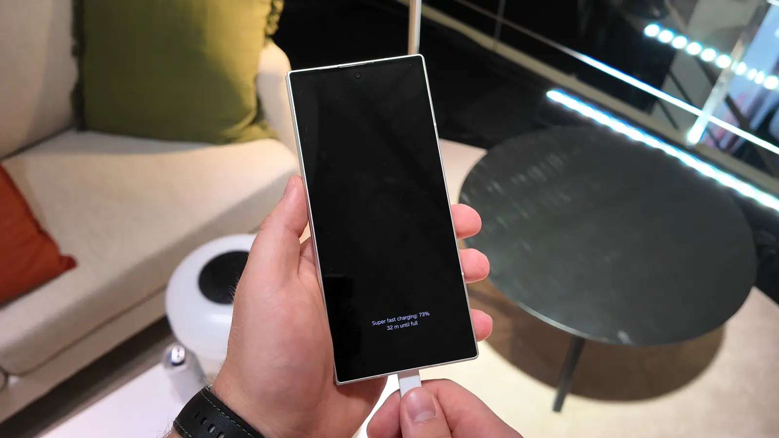 Galaxy S27 Ultra: Faster Charging, AI Lens-Flare Fixes