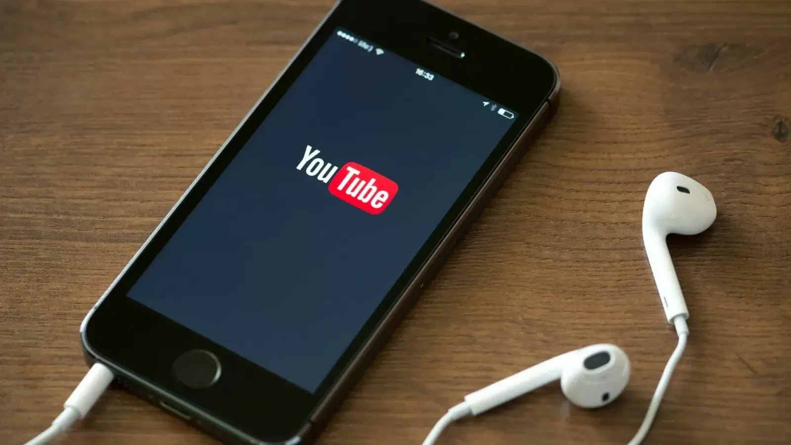 YouTube to Add Audiobooks to Premium Plan, WSJ Reports