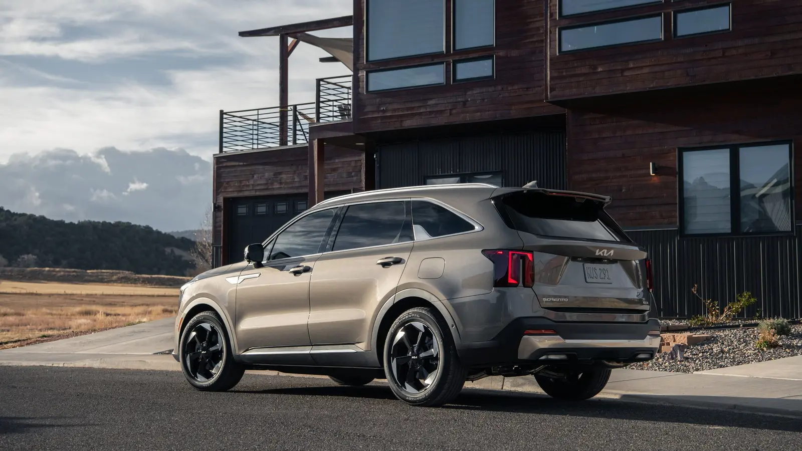 2027 Kia Sorento PHEV Drops EX Trim, Raises Price in US