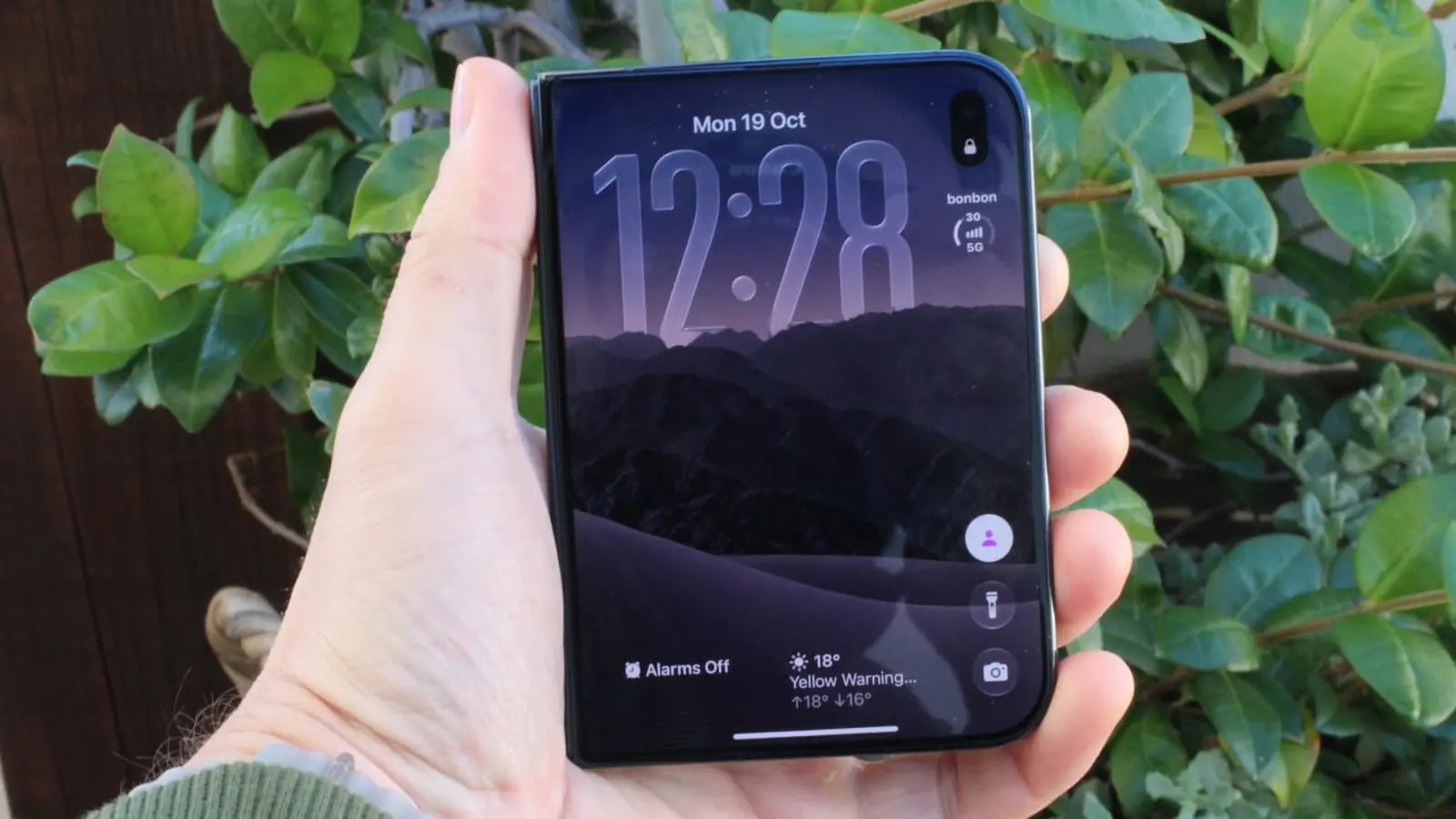 Apple Tests Duo 2 Prototype with Under-Display Face ID
