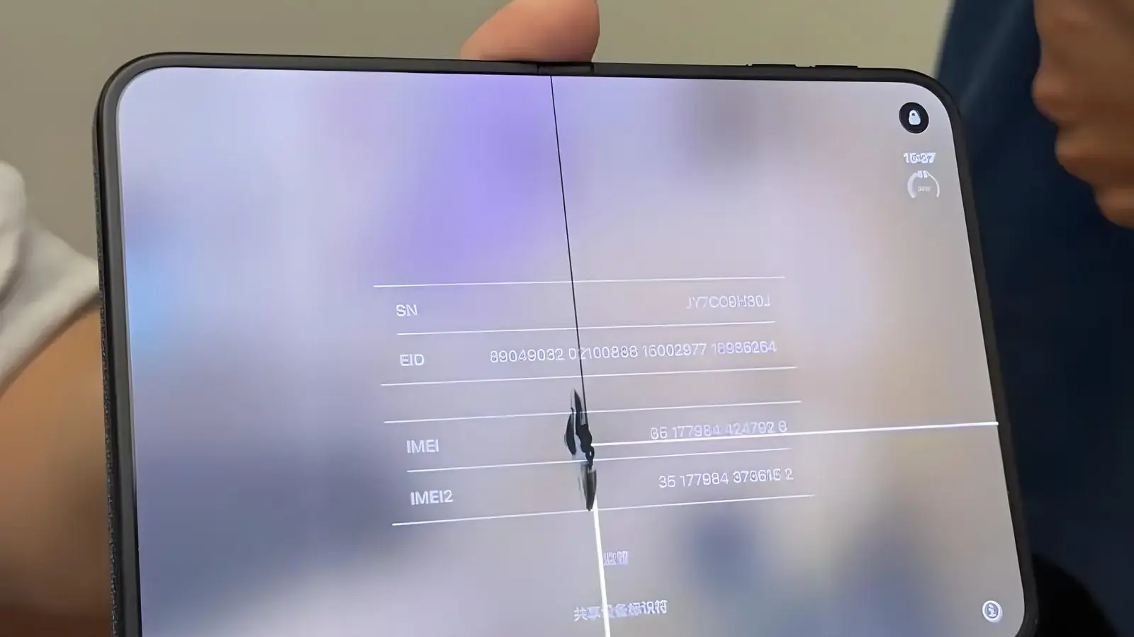 iPhone Duo screens cracking along hinge on day one